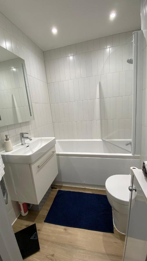 Modern Central Flat With Balcony & Free Parking On-Site Bournemouth Buitenkant foto