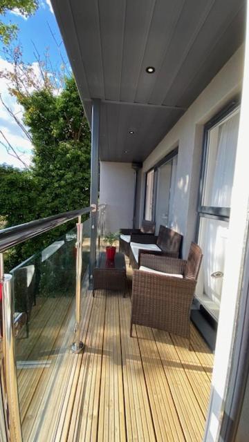 Modern Central Flat With Balcony & Free Parking On-Site Bournemouth Buitenkant foto